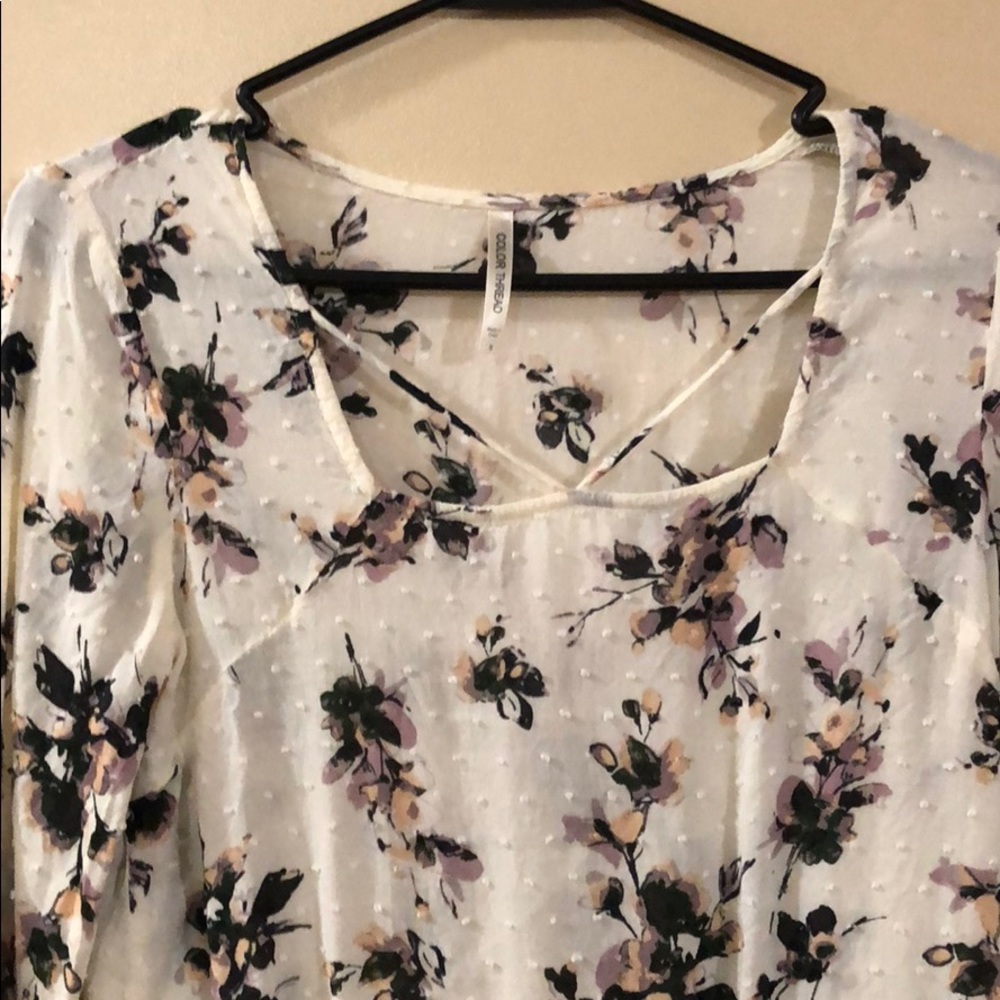 Color Thread floral bell Sleeve Top - Picture 5 of 6